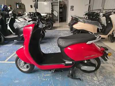 Электроскутер Yadea M6i, красный, пробег 1000 км