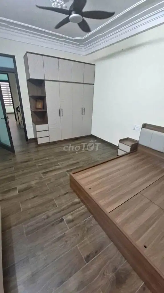 Cho thuê nhà riêng 65m2, 4.5 tầng, 5PN, Đội Cấn, Ba Đình
