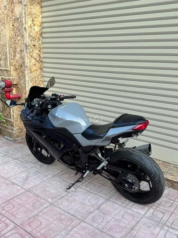 Kawasaki NINJA 300 ABS 2017, серо-сине-черный, красивый
