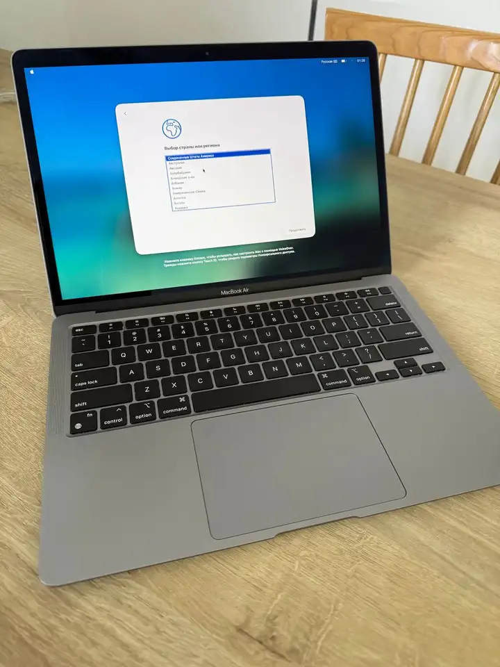 MacBook Air M1 8/256 GB