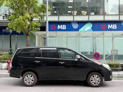 Toyota Innova 2009 автомат, черный