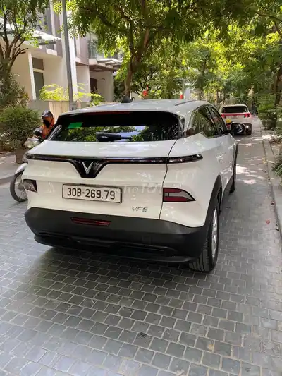 VinFast VF6 Eco 2025 Белый 25000 км
