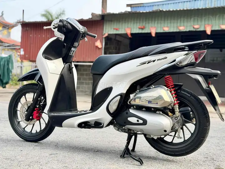 Honda SH Mode 12 000 км красно-черный