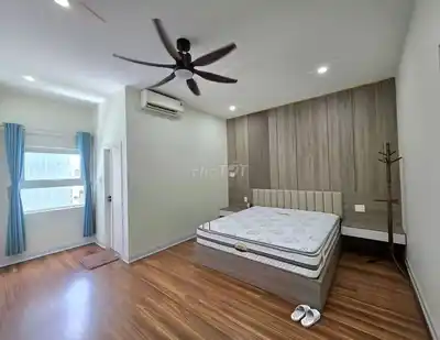 Дом 4 этажа, фасад улицы Tieu La, Hoa Cuong Bac