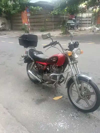 Honda Custom 125cc красного цвета