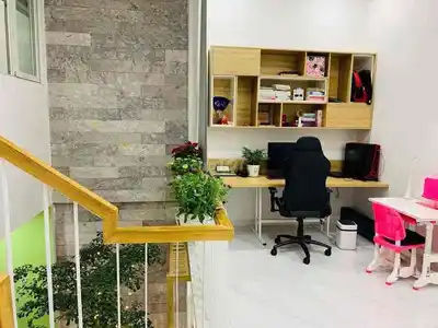 Сдается в аренду 2-этажный дом с фасадом 3pn/2wc недалеко от Нгуен Гонга