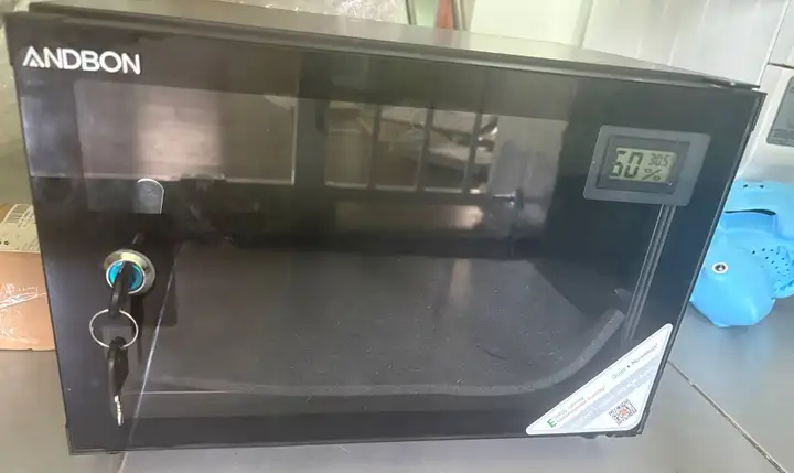 Сухой шкаф (dry cabinet) для фототехники