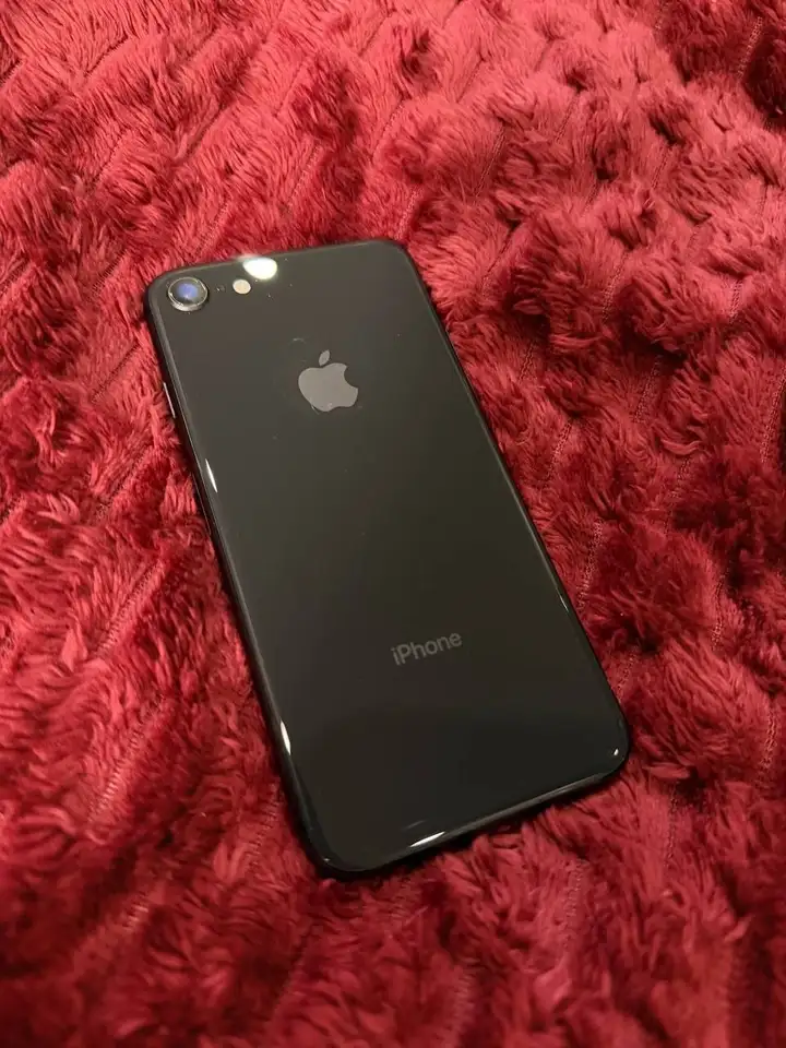 iPhone 12, iPhone XR, MacBook Air M1, iPhone 8