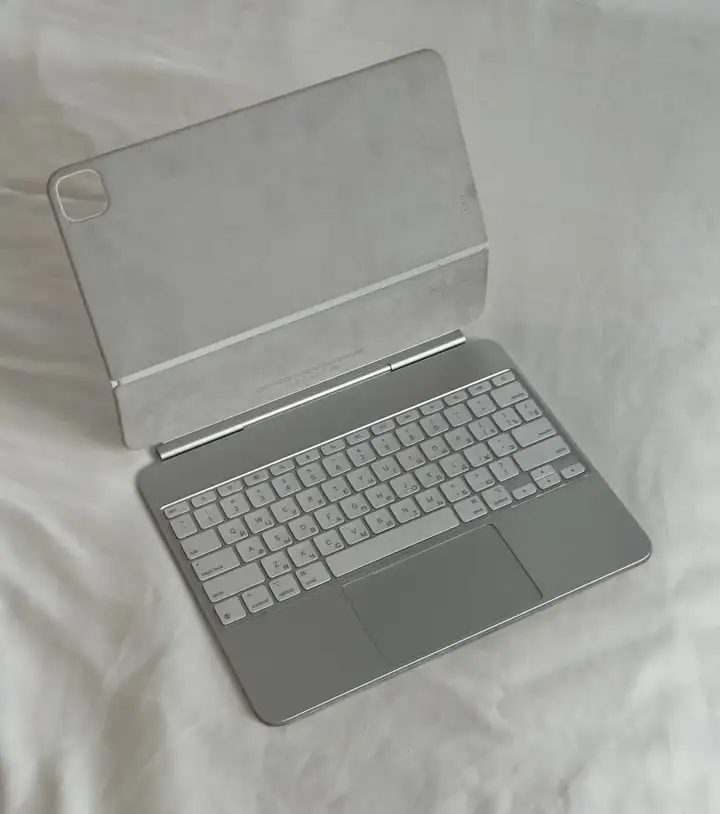Magic Keyboard для iPad Pro 13"