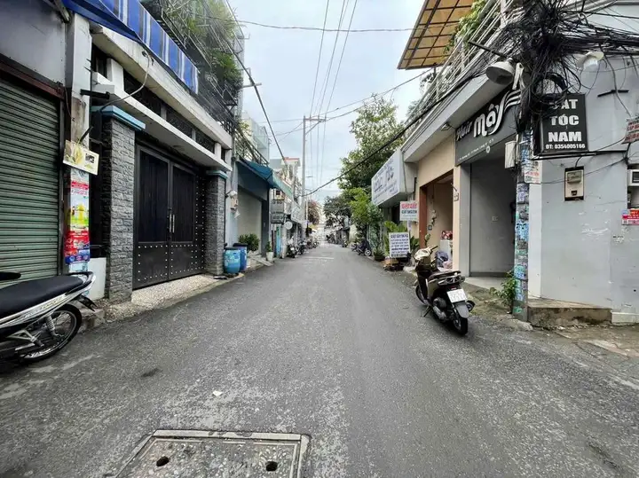 Тро mặt tiền đường 147, Phước Long