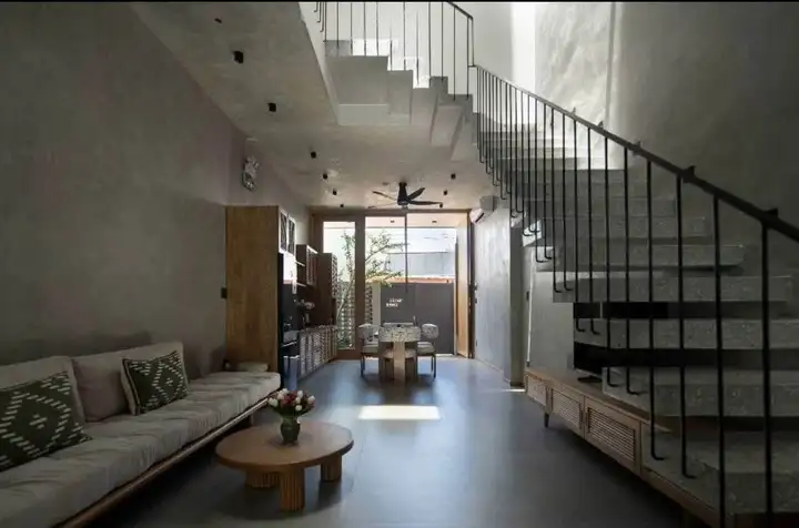 Дом 3 этажа 4 спальни 5 санузлов 120 м²