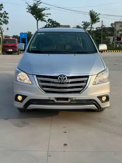 Toyota Innova 2014 автомат серебристый