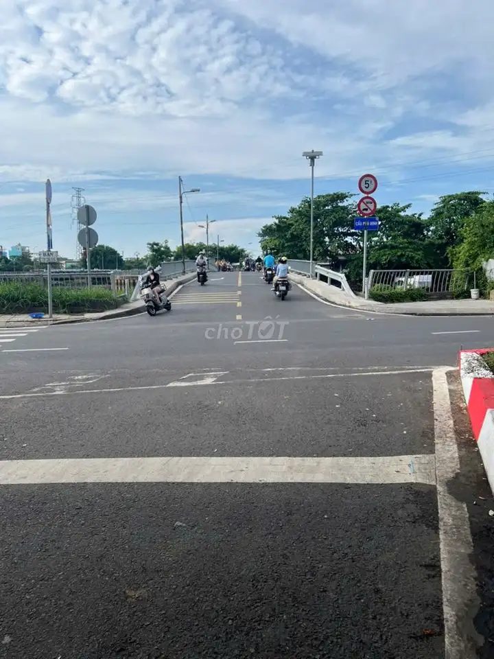 Дом с личным красным паспортом, переулок 55, ул. Нгуен Нгок Чунг, р-н 8