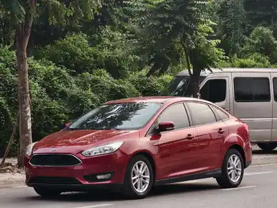 Ford Focus 2017 Trend красный