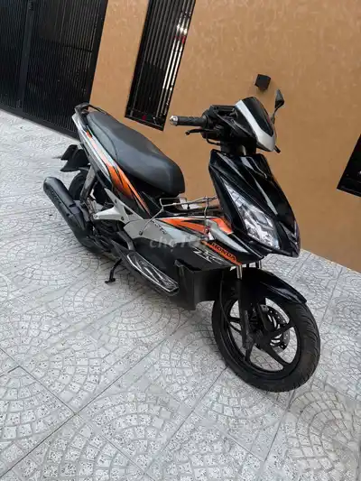 Honda Air Blade 2010 черный оранжевый