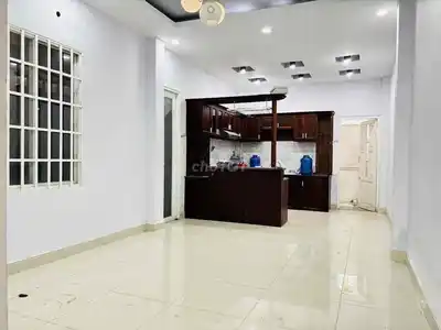 Дом 2 этажа, 3 спальни, 4х25м на улице рядом с До Суан Хоп, большой двор