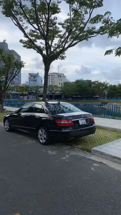 Mercedes-Benz E250 2012 110.000 км Черный