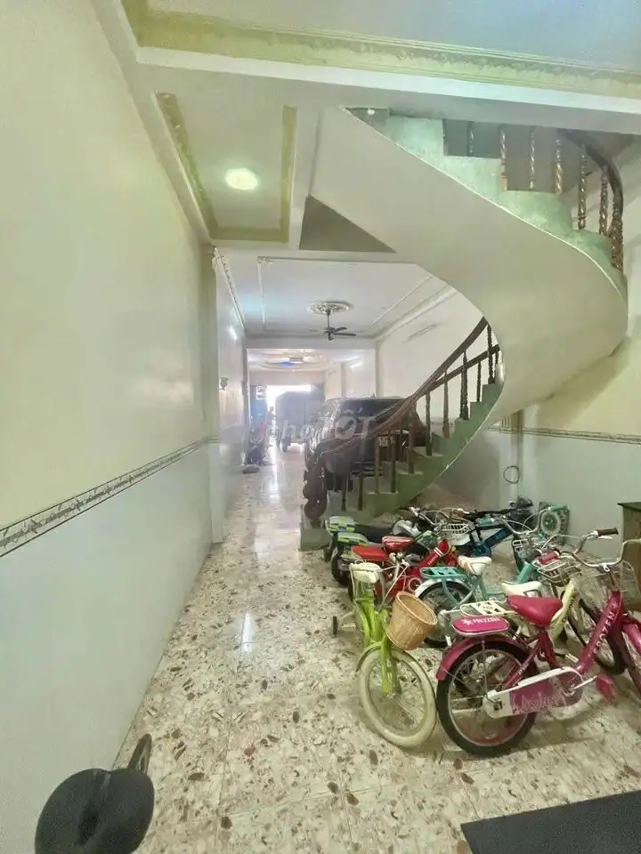 3-этажный дом с фасадом на ул. Ба Динь, 124 м²