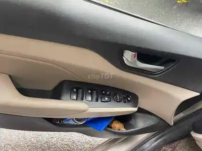 Hyundai Accent 2019, золотистый песок
