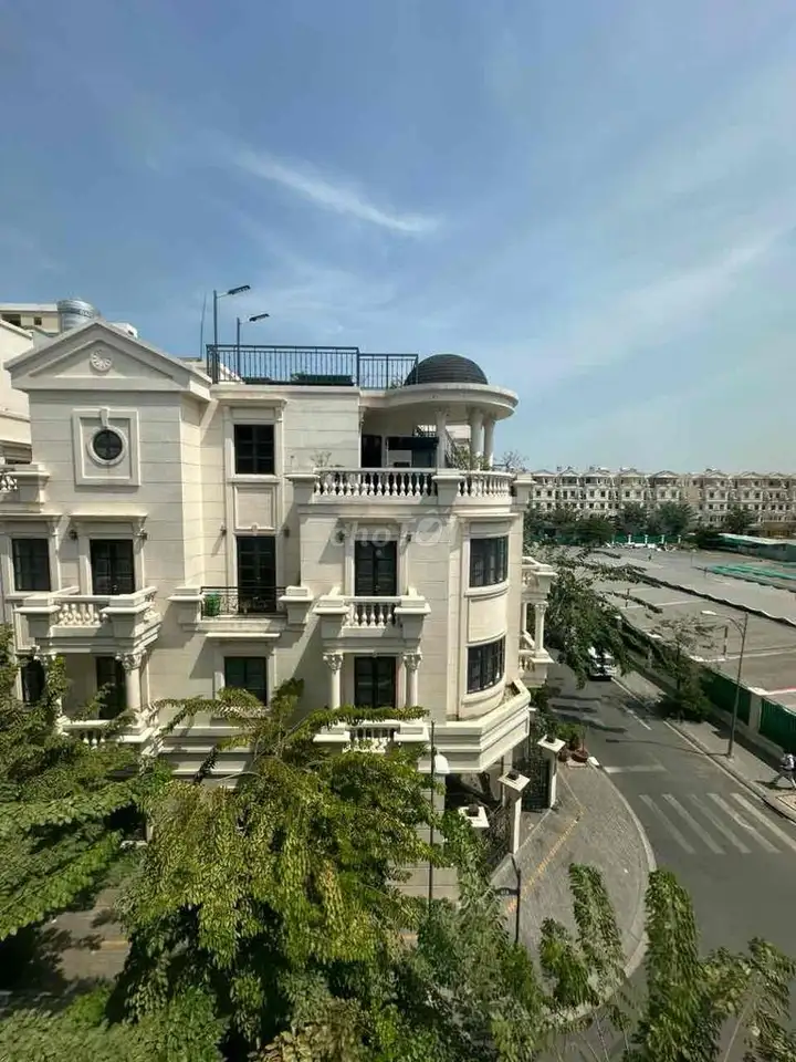 Угловой дом с подвалом, ЖК Cityland Park Hills, 7x20м