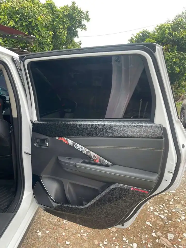 Mitsubishi Xpander, 7 мест, белый, бензин