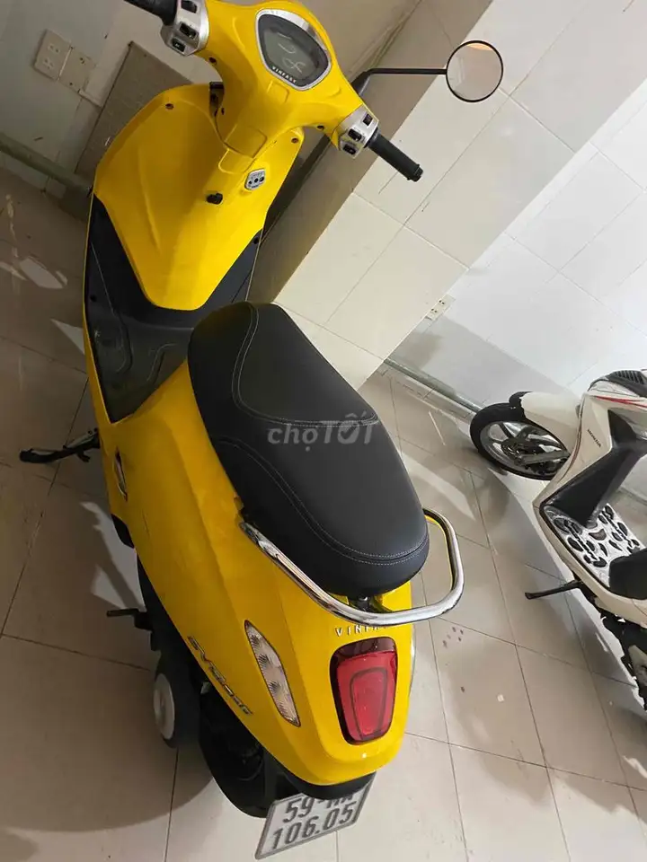 Электроскутер VinFast Evo200, желтый, 2024