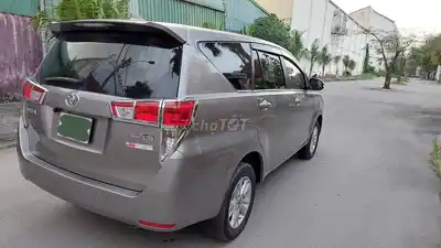 Toyota Innova 2019 E, пробег 85 000 км, цвет бронзовый металлик