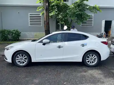 Mazda 3 2017 седан белый 30264 км