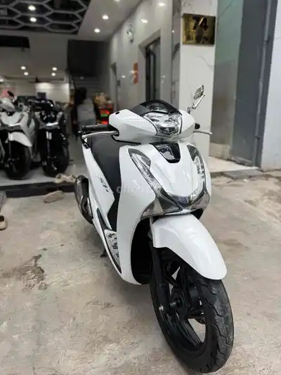 Honda SH 125i 2018 бело-чёрный
