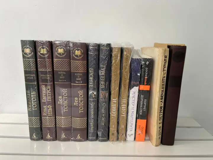 Подарочный набор книг с закладками и упаковкой