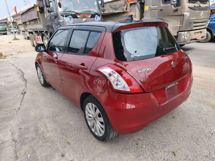 Suzuki Swift 1.4AT 2015 Красный 90000 км