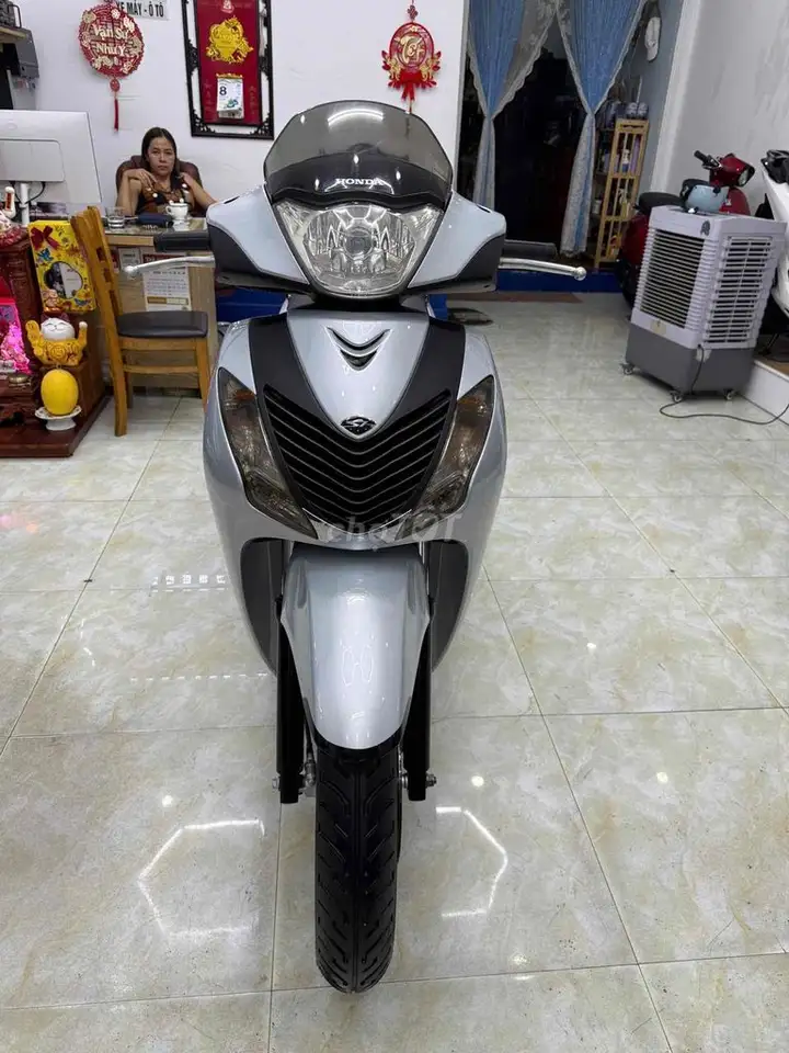 Honda SH150i 2010, серебристый, Италия