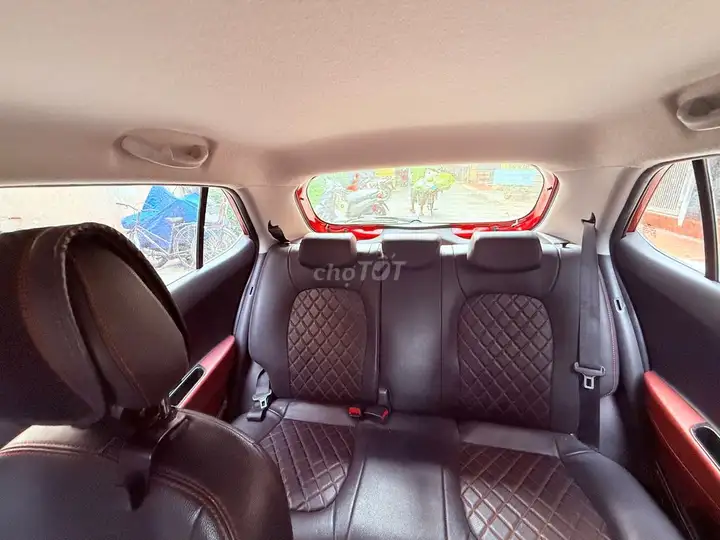 Hyundai i10 1.2 2019 Красный 69.000 км