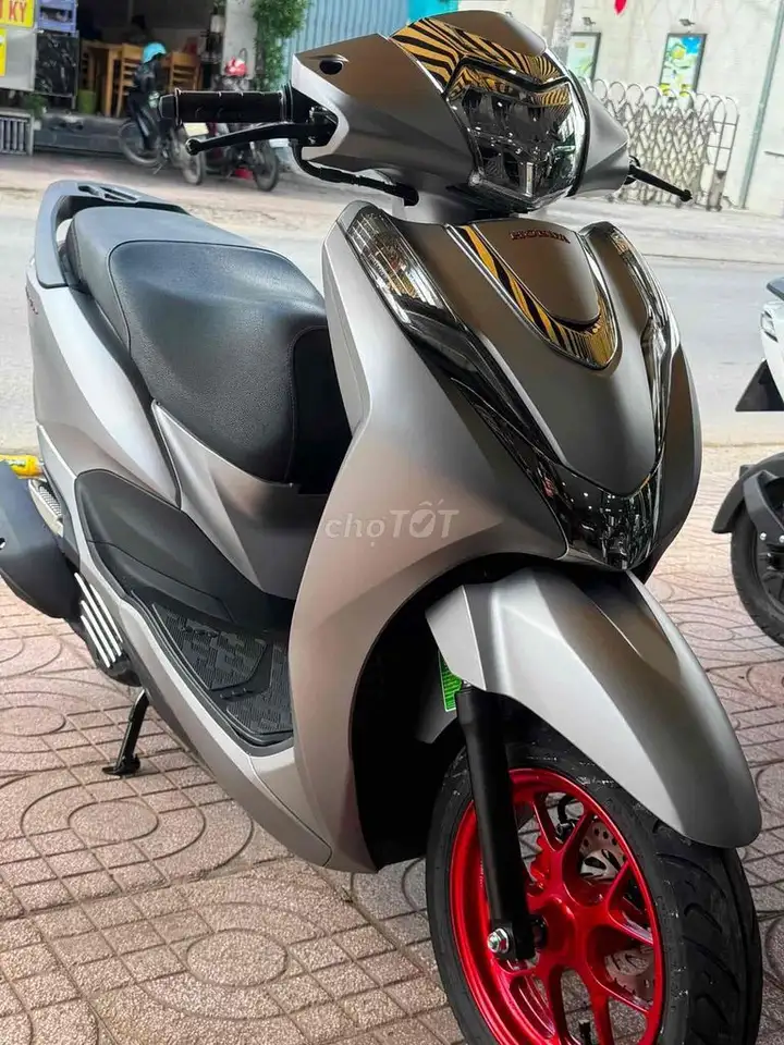 Honda Lead 125 2024 Серебристый 12000 км
