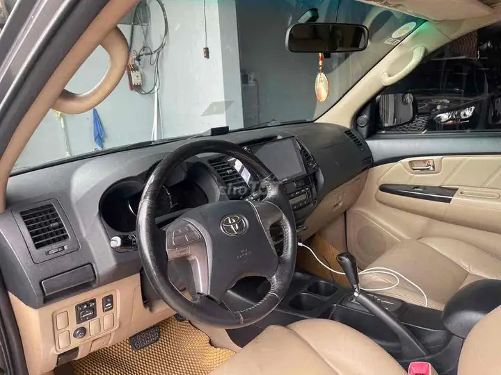Toyota Fortuner 2015, 1 привод, бензин, стандарт, серый