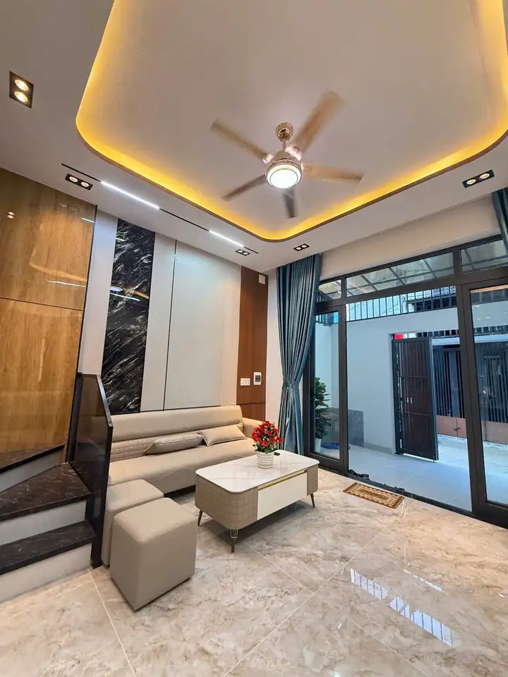 Аренда дома 3 этажа, 3 спальни, 4 WC, 64 м²