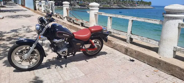 Мотоцикл Suzuki gz125hs 2013