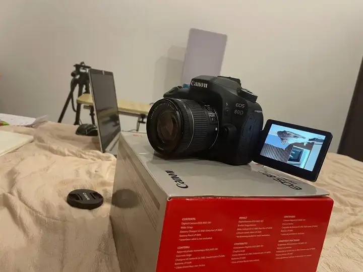 Canon EOS 80D + объектив EF-S 18-55mm IS STM