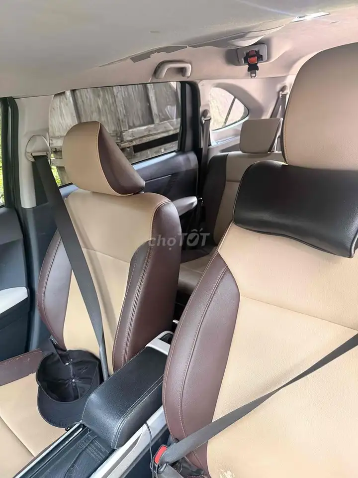 Toyota Veloz Top 2022 Индонезия чёрный 7 мест