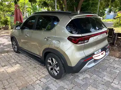 KIA Sonet 2022 1.5 бензин, жёлтый