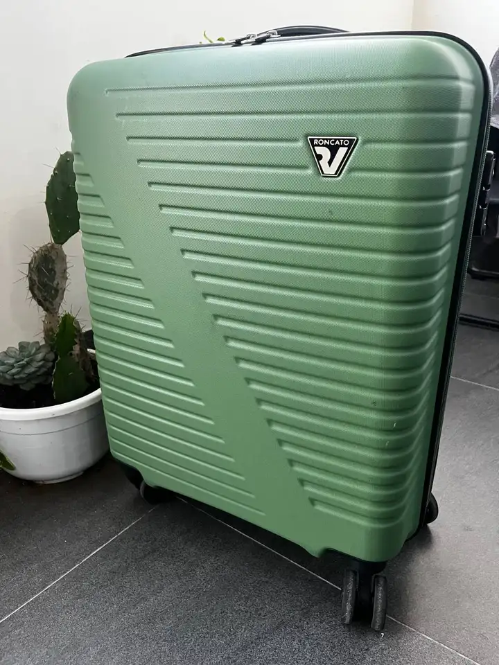 Чемодан Roncato 55×40×20 см