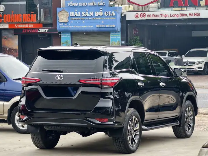 Toyota Fortuner 2025 бензин черный Legender
