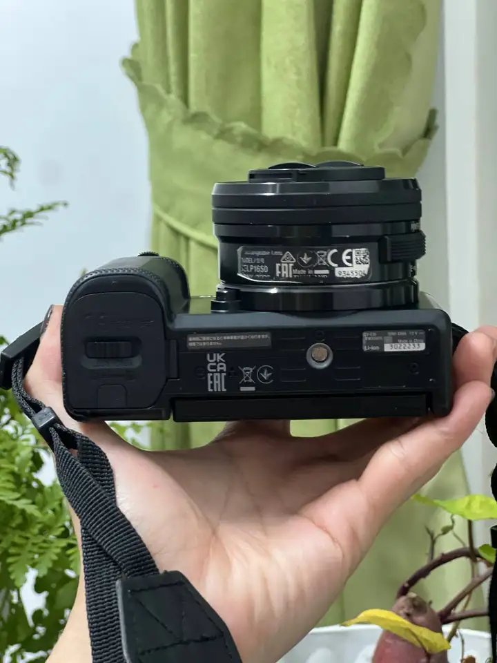 Sony ZV-E10 с китовым объективом 16–50 мм