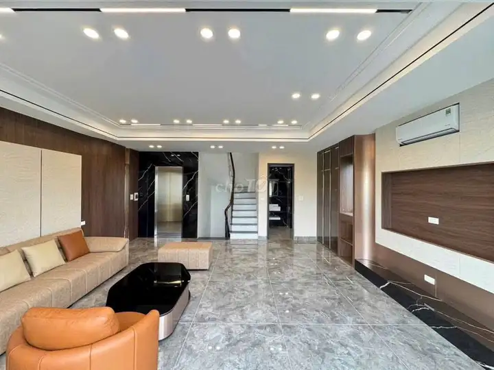 Bán nhà góc 2 mặt đường Ngọc Thụy, 7 tầng thang máy, 6.1m mặt tiền