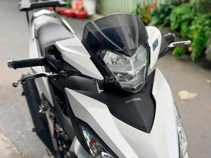 Honda Winner 150 2019 белый 40000 км
