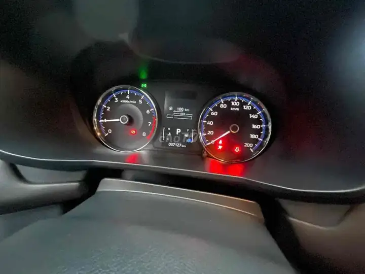 Mitsubishi Xpander, оригинал, средняя комплектация