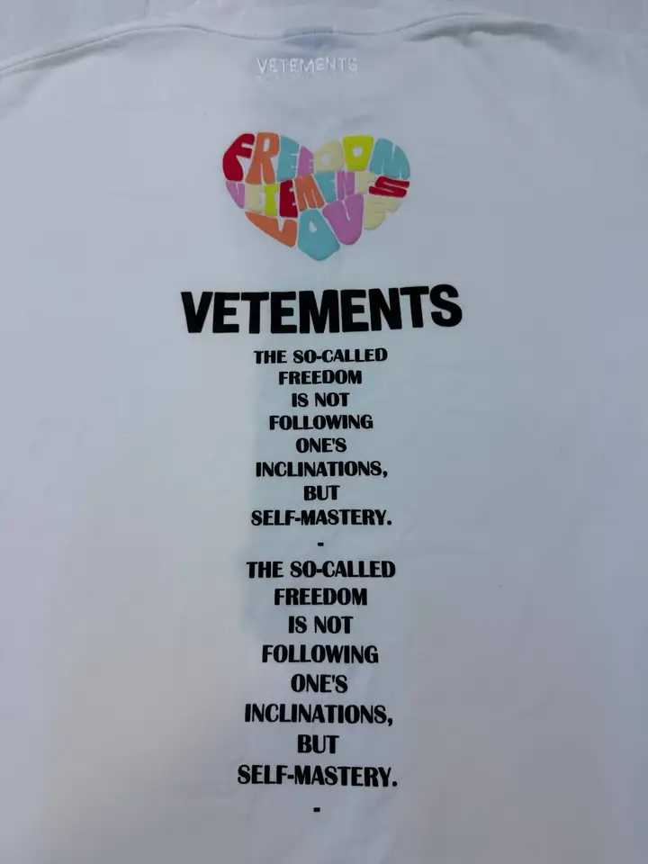 Футболка VETEMENTS размер L