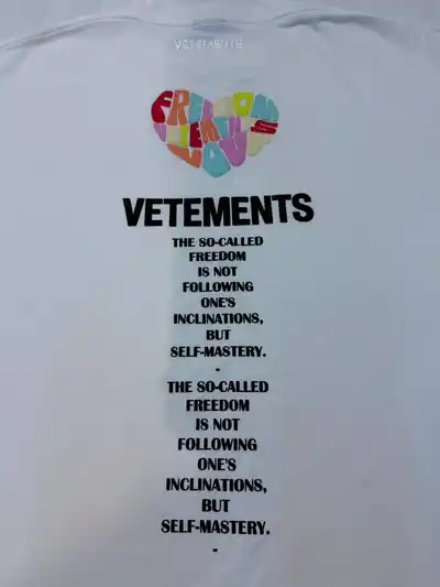 Футболка VETEMENTS размер L