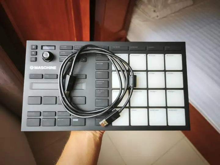 NI Maschine Mikro MK3