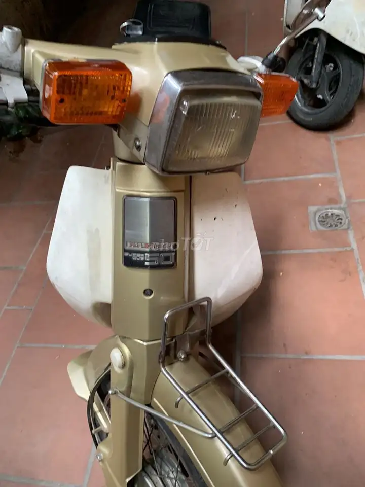 Honda Cub 82 50cc с электростартером, золотой декор, не полностью оригинал